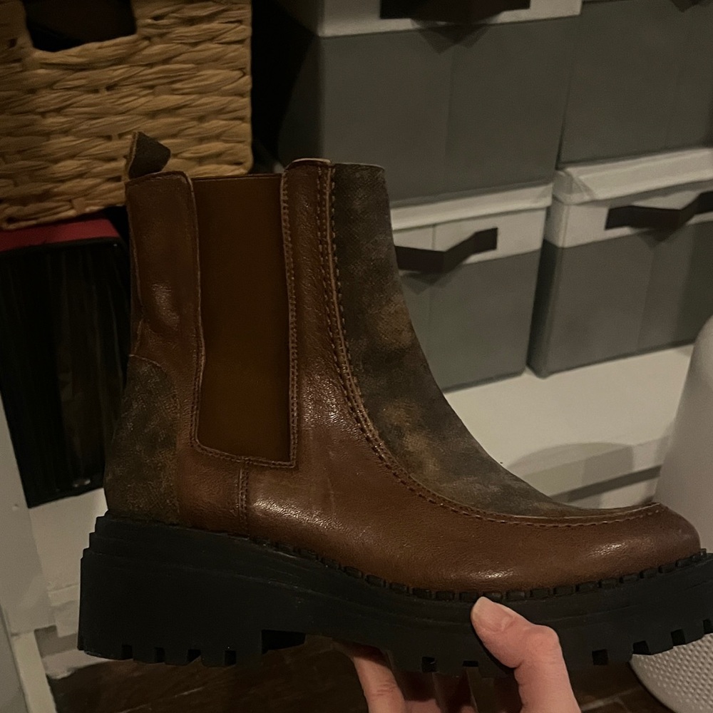 NWOT CASTA Brown Leather Ankle Boots